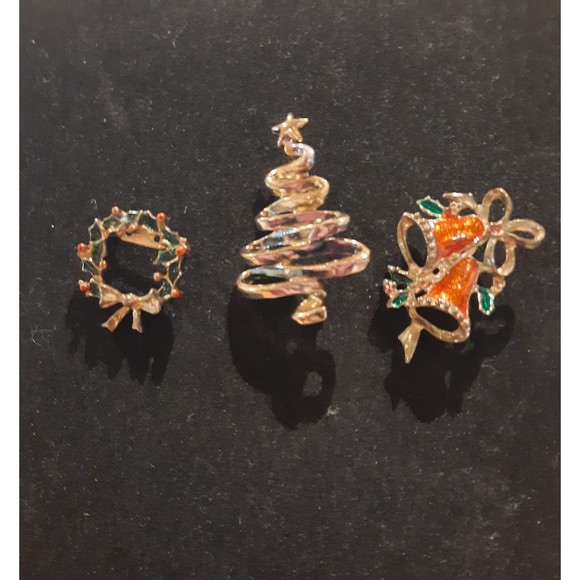 Vintage Christmas Pin brooch, 1 Wreath , 1 Christmas Tree , and 1 Jingle Bell - Picture 1 of 5